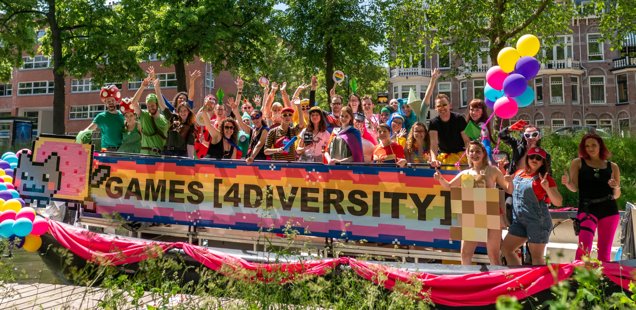 a group pictures of all pride 2019 attendees on the pride boat